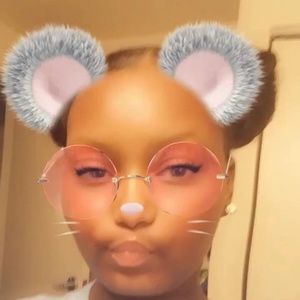 Meet your Posher, Iyania